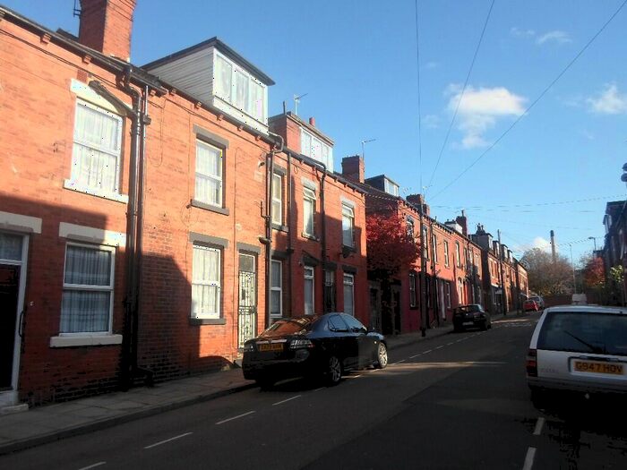 2 Bedroom Terraced House To Rent In Gledhow Mount, Leeds, West Yorkshire, LS8