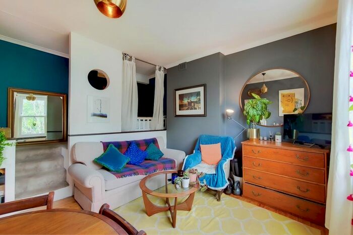 1 Bedroom Flat To Rent In Telford Avenue, London, SW2