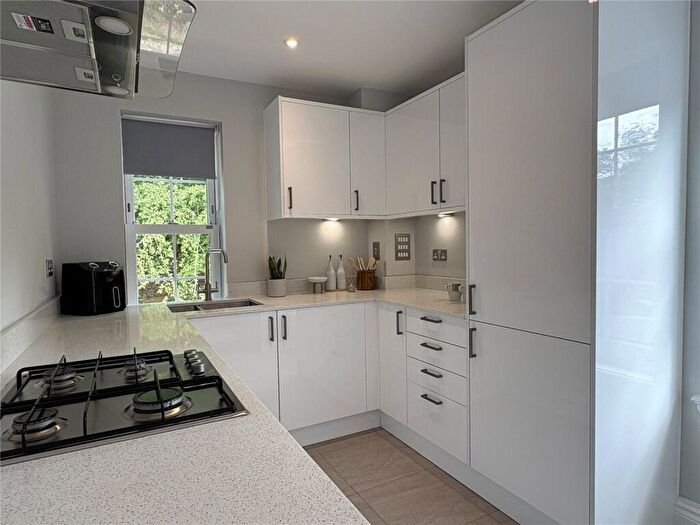 2 Bedroom Flat For Sale In Deepcut, Surrey, GU16
