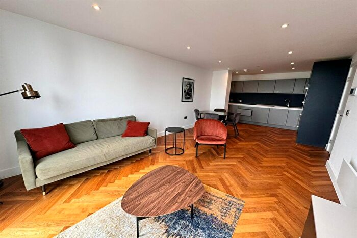 2 Bedroom Apartment To Rent In East Tower, Deansgate Square, M15