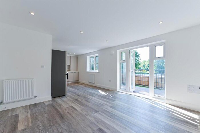 2 Bedroom Flat For Sale In Danes Court, Station Road, Aylesford, ME20