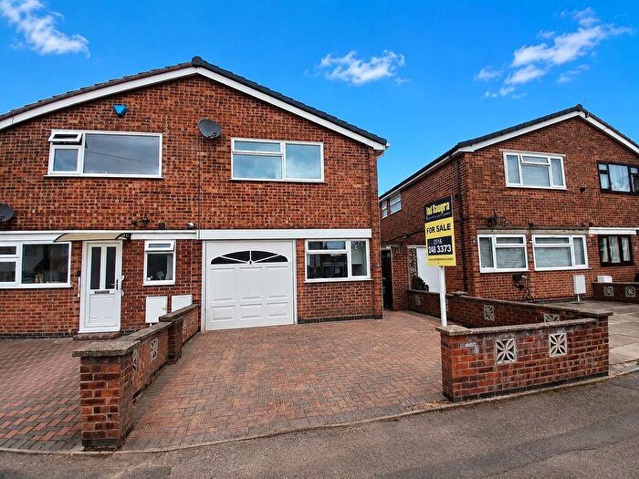 3 Bedroom Semi-Detached House For Sale In Stancliff Road, Thurmaston, LE4