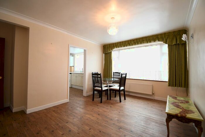 2 Bedroom Maisonette To Rent In Margaret Way, Ilford, IG4