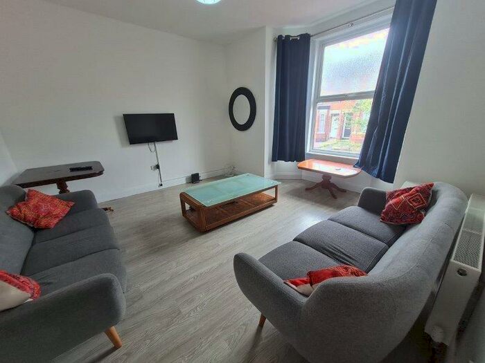 5 Bedroom House Of Multiple Occupation To Rent In Mabfield Road, Manchester, Greater Manchester, M14