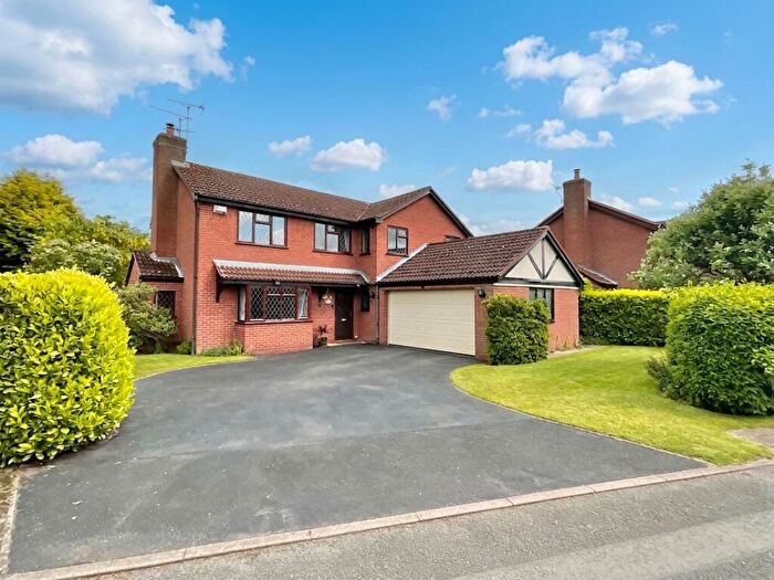 4 Bedroom Detached House For Sale In Meadow Close, Shavington, CW2
