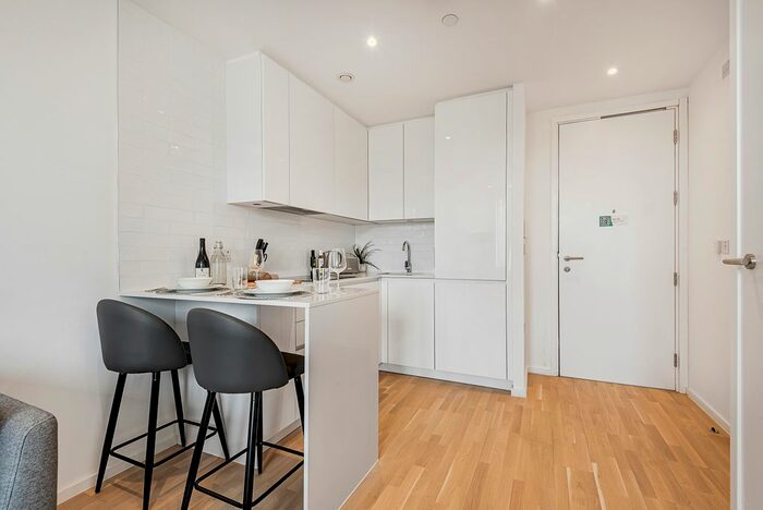1 Bedroom Flat To Rent In Queens Road, Reading, RG1