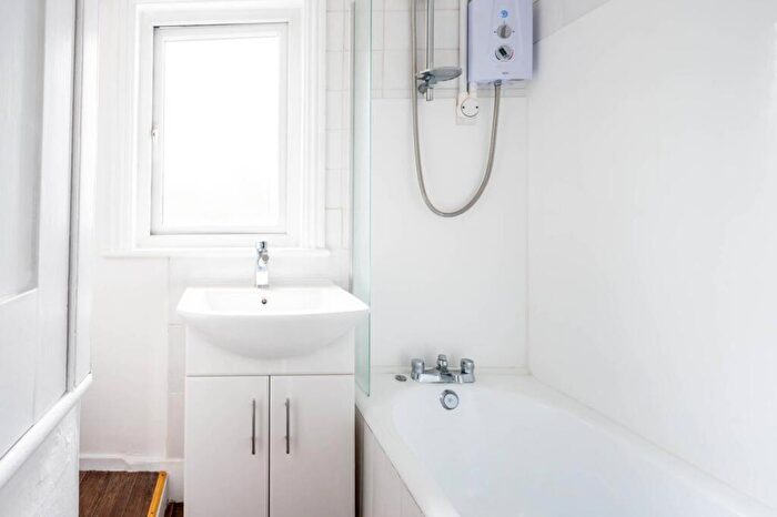1 Bedroom Maisonette To Rent In Weston Road, Guildford, GU2