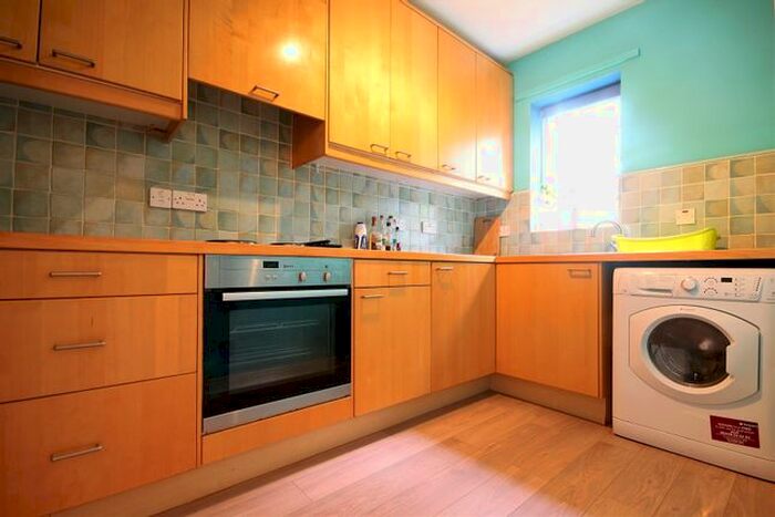 2 Bedroom Flat To Rent In Sloane Court, Jesmond, NE2