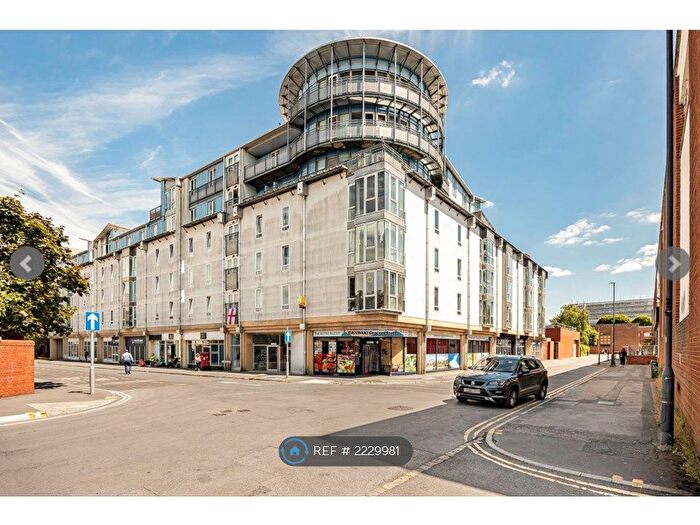 3 Bedroom Flat To Rent In Sanford Street, Swindon, SN1