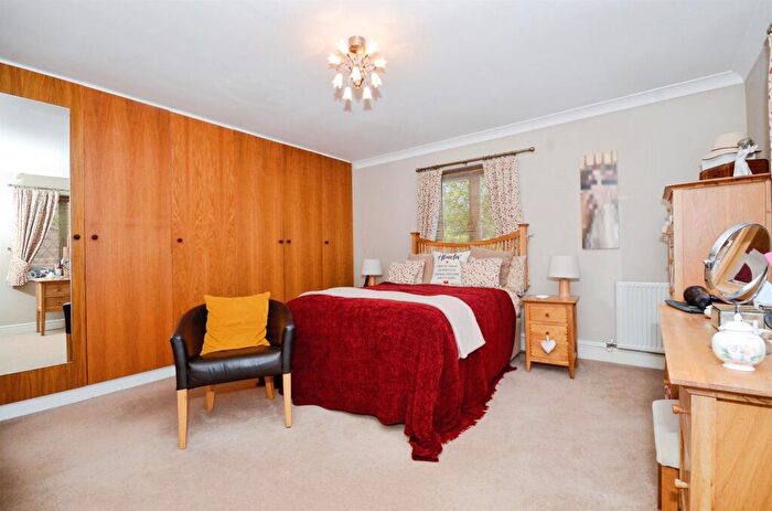 2 Bedroom Detached Bungalow For Sale In Redhall End, Colney Heath, St. Albans, AL4