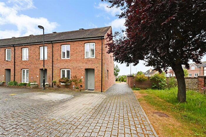 2 Bedroom End Of Terrace House To Rent In Mcnair Way, Chichester, PO19