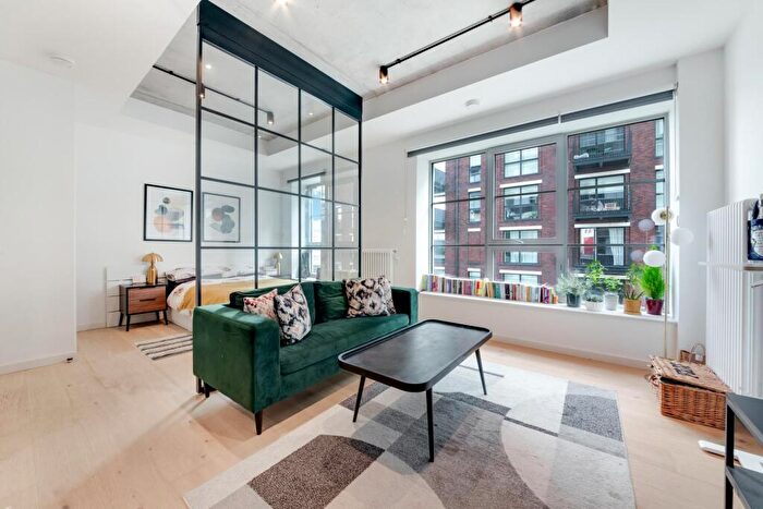 Apartment To Rent In Douglass Tower, Goodluck Hope, London, E14