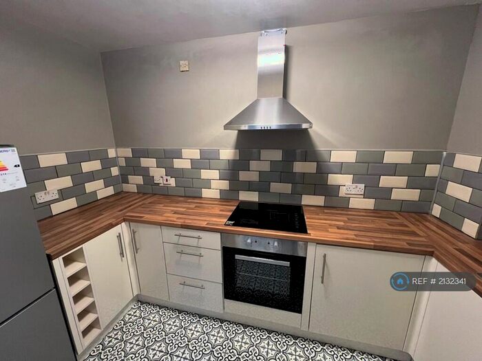 2 Bedroom Flat To Rent In Chalfont Court, Northampton, NN1