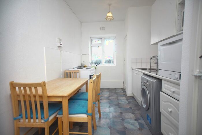 2 Bedroom Flat To Rent In Brent Street, Hendon, NW4