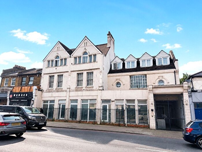 1 Bedroom Flat To Rent In Catford Hill, London, SE6