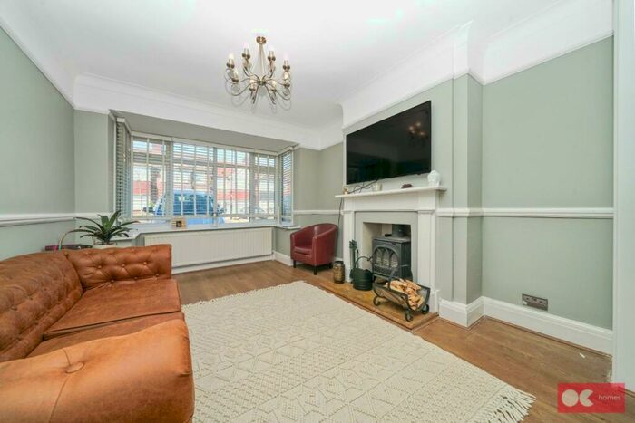 3 Bedroom End Of Terrace House To Rent In Highmead, Plumstead, SE18