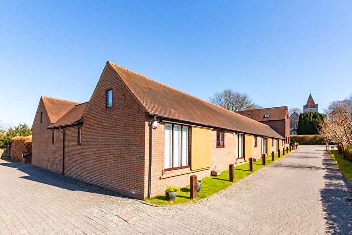 2 Bedroom Mews For Sale In Totease Mews, Buxted, TN22