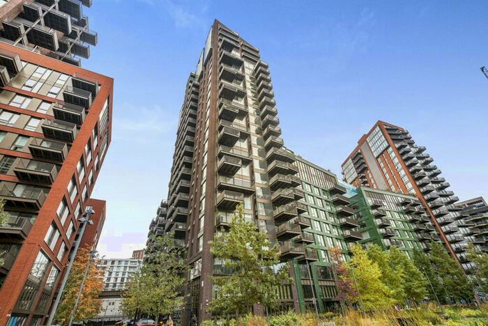 2 Bedroom Flat To Rent In Legacy Gardens, Nine Elms, London, SW11