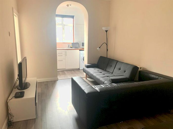 2 Bedroom Flat To Rent In Kingsland Road, London, E2