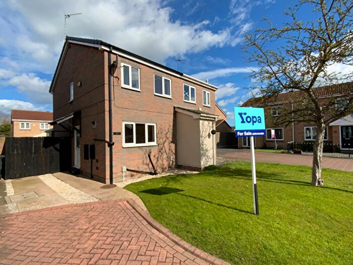 2 Bedroom Semi Detached House For Sale In Swainby Close, Hull, HU8