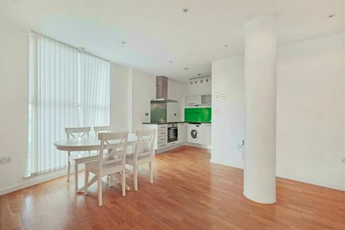 2 Bedroom Flat To Rent In Palmers Road, London, E2