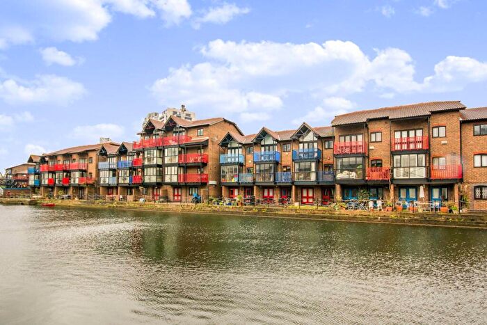 1 Bedroom Flat To Rent In Lancaster Drive, Isle Of Dogs, London, E14