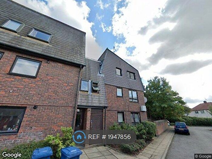 2 Bedroom Flat To Rent In Somercoates Close, Barnet, EN4