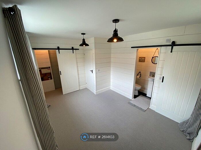 3 Bedroom Semi-Detached House To Rent In Springvale Road, Seaview, PO34
