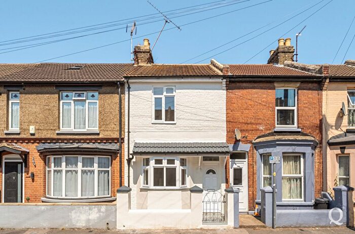 3 Bedroom Terraced House For Sale In Gordon Road, Gillingham, Kent, ME7