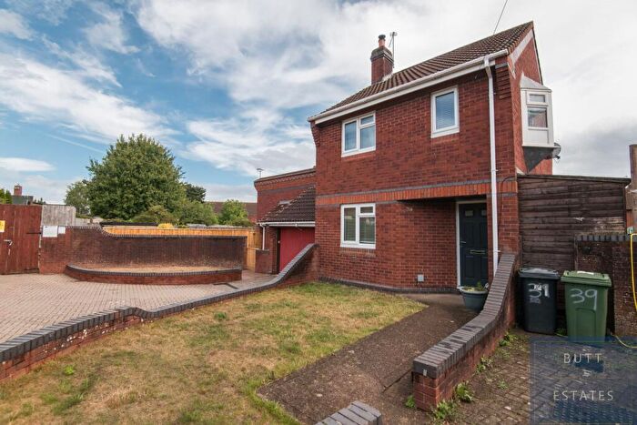 3 Bedroom Semi-Detached House For Sale In Chestnut Avenue, Exeter, EX2