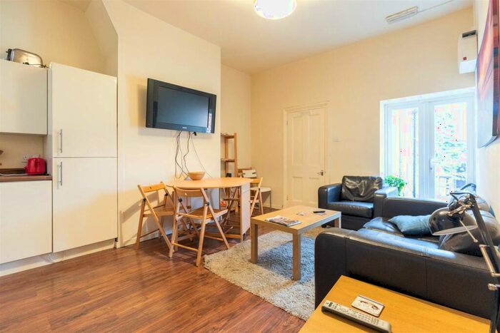 3 Bedroom Flat To Rent In £pppw - Claremont Road, Newcastle Upon Tyne, NE2