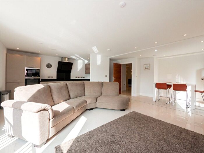 3 Bedroom Flat To Rent In Mcewan Square, Edinburgh, EH3