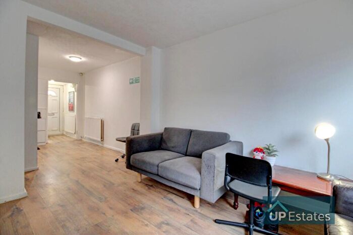 4 Bedroom Detached House For Sale In Grasscroft Drive, Cheylesmore, Coventry, CV3