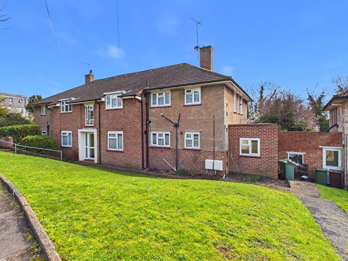 2 Bedroom Maisonette For Sale In Lynwood Avenue, Coulsdon, CR5