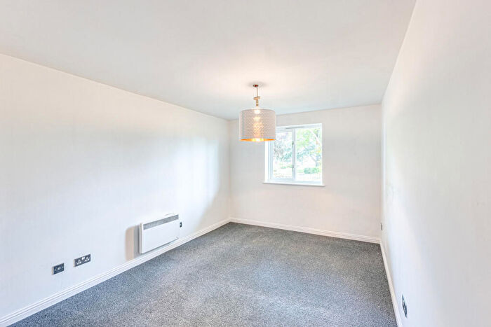 2 Bedroom Apartment To Rent In Barnstaple Road, Southend-on-Sea, SS1