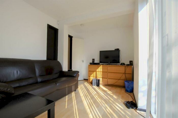 4 Bedroom House To Rent In Herons Way, Birmingham, B29