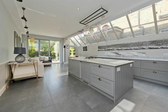 5 Bedroom Detached House To Rent In Finstock Road, London, W10