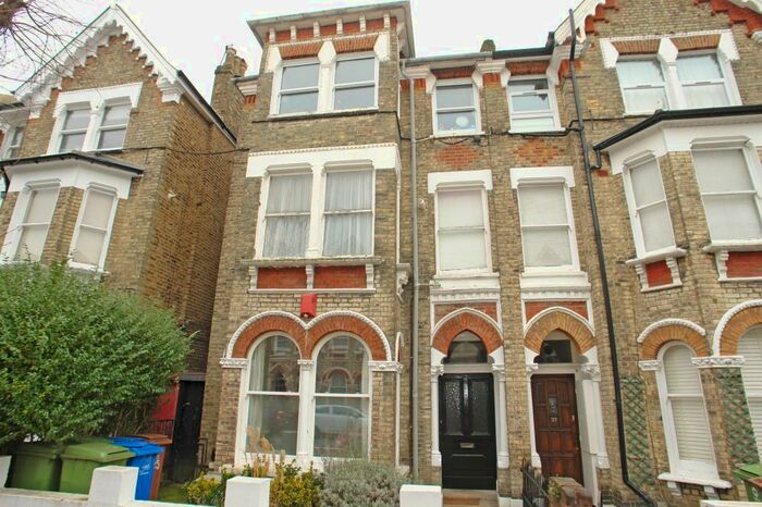 1 Bedroom Apartment To Rent In Oakhurst Grove, East Dulwich, London, SE22