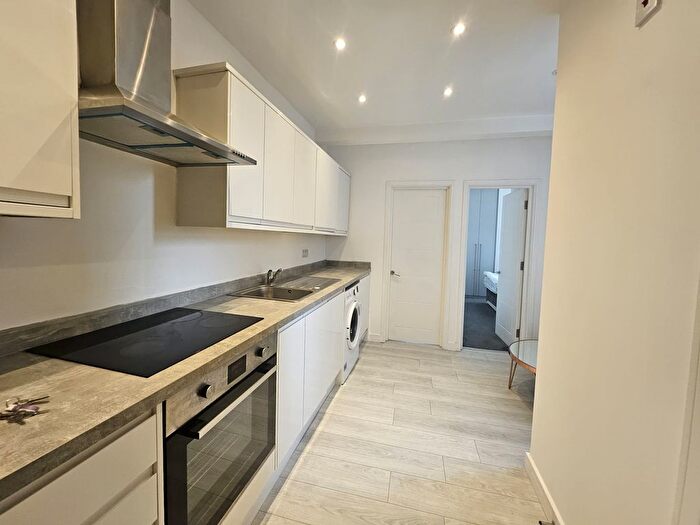 3 Bedroom Flat To Rent In Regents Park Road, London, N3