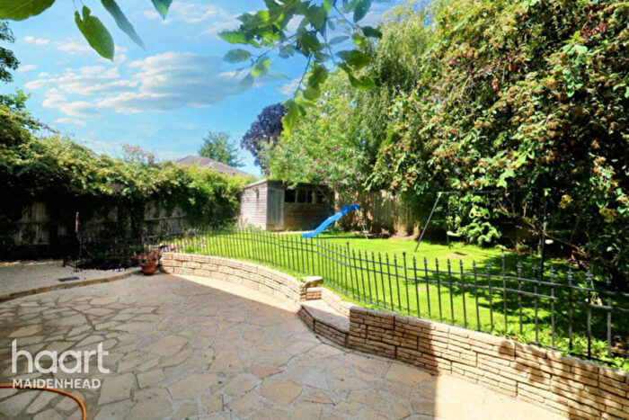 5 Bedroom Detached House For Sale In Holly Spring Lane, Bracknell, RG12