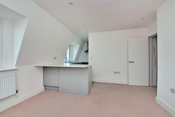 1 Bedroom Flat For Sale In London Road, Kingston Upon Thames, KT2