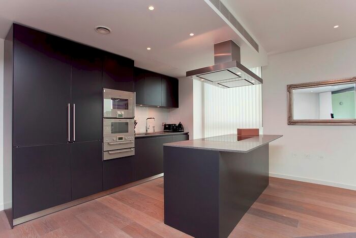 3 Bedroom Flat To Rent In Buckingham Gate, St James, SW1E