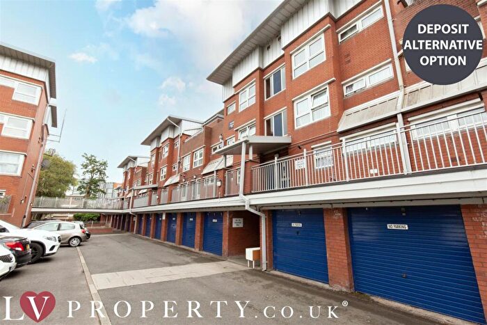 2 Bedroom Apartment To Rent In Roseland Way, Birmingham, B15