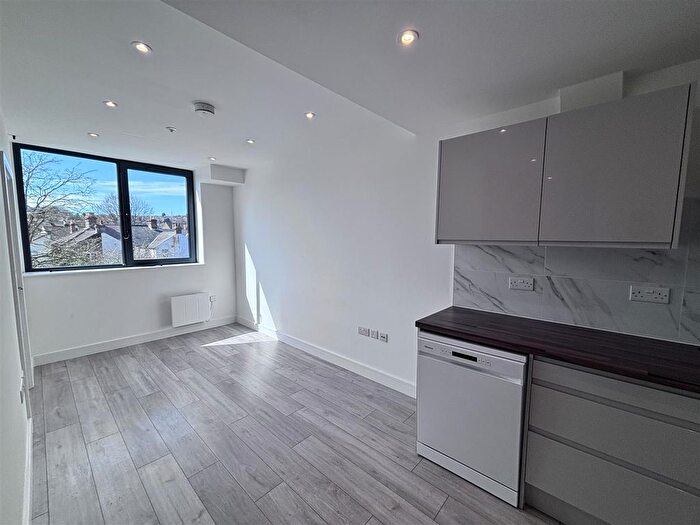 1 Bedroom Flat To Rent In Victoria House - Desborough Street, High Wycombe, HP11