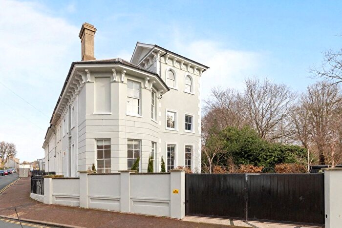 6 Bedroom End Of Terrace House For Sale In Park Crescent, Brighton, East Sussex, BN2