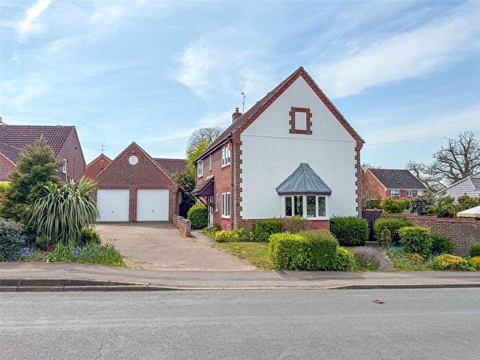 4 Bedroom Detached House For Sale In Rectory Lane, Worlingham, Beccles, NR34