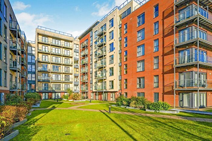 2 Bedroom Flat For Sale In Midland Road, Hemel Hempstead, HP2