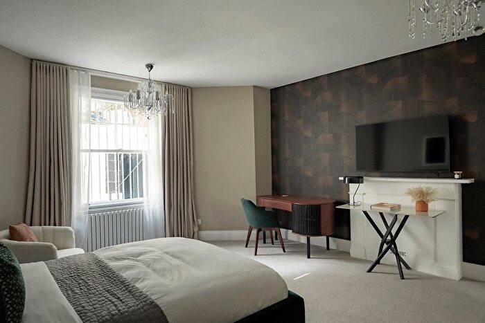 4 Bedroom Flat To Rent In Southwell Gardens, South Kensington, SW7