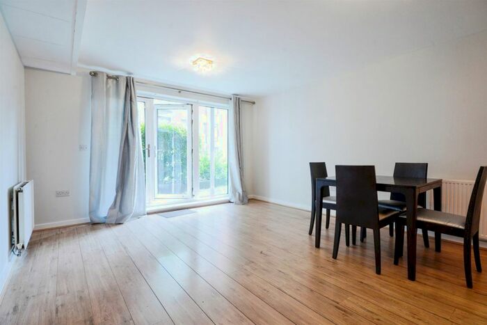 1 Bedroom Flat To Rent In Midland Road, Hemel Hempstead, HP2