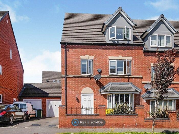 7 Bedroom Semi-detached House To Rent In Barrett Street, Smethwick, B66